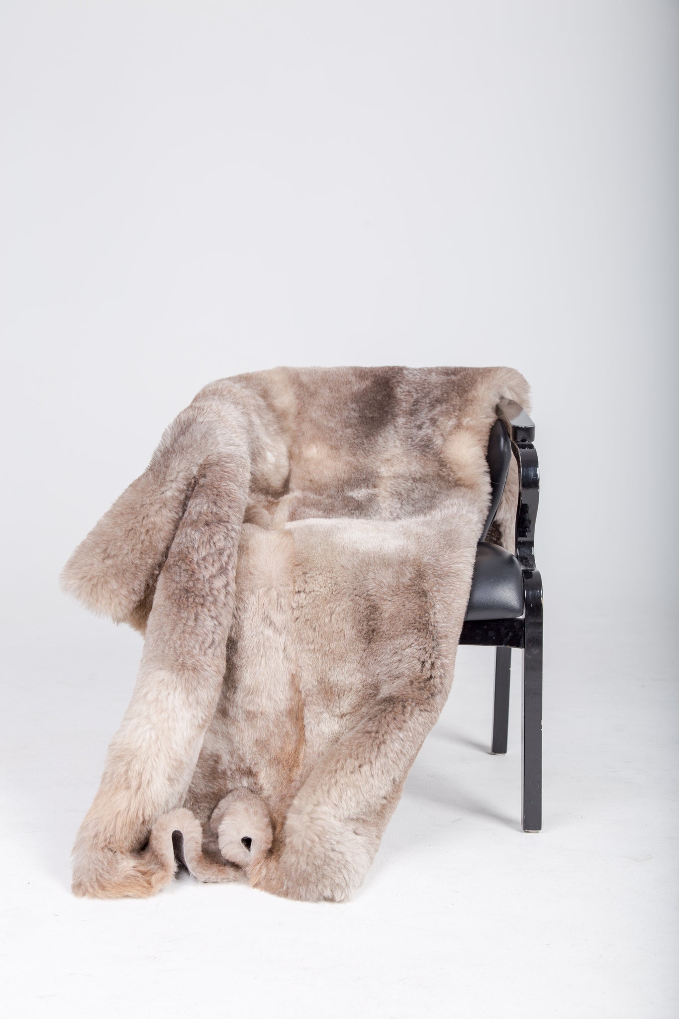 Beige short-pile sheepskin hide for interior use