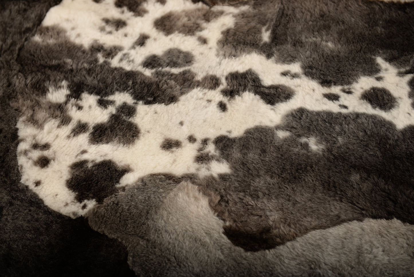 The Mossi rug in black and white