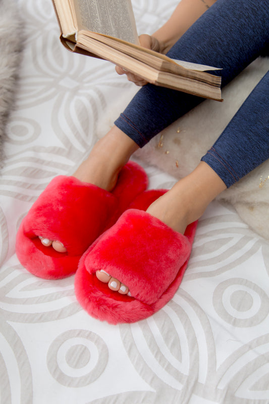 Sheepskin slippers for women.