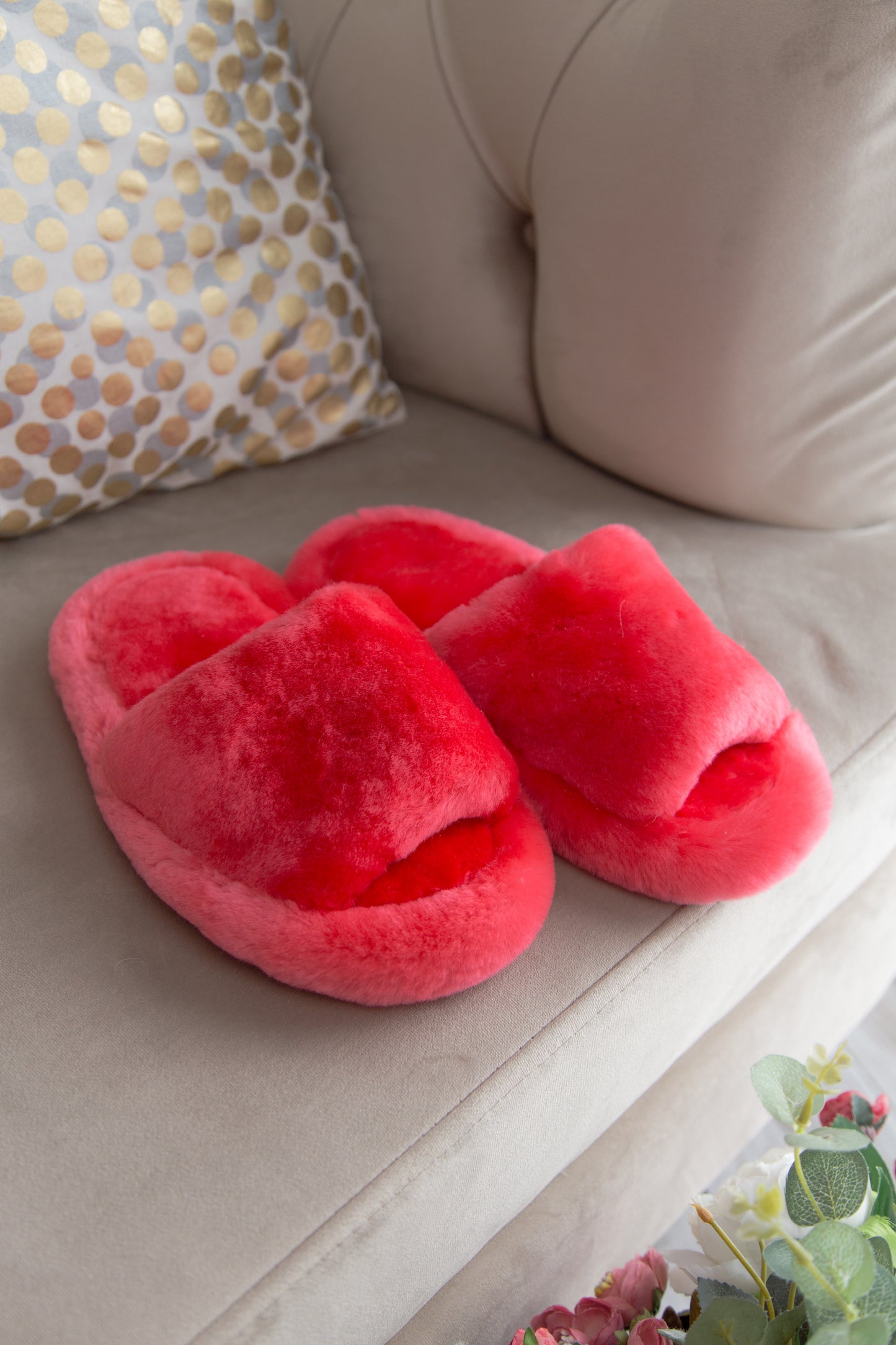 Sheepskin slippers for women.