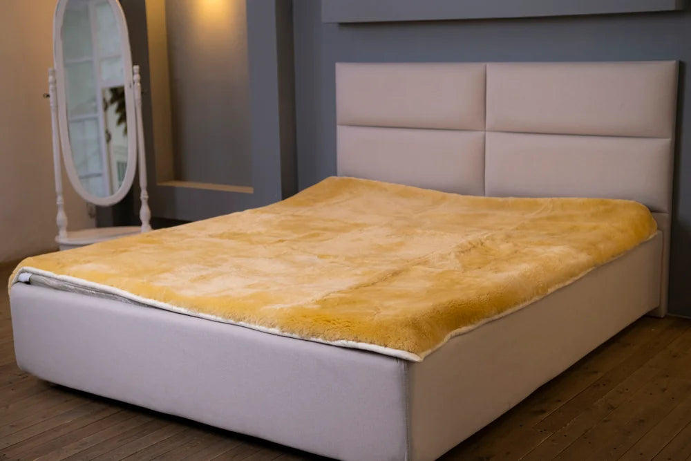 Single bed mattress made of warming sheepskin wool