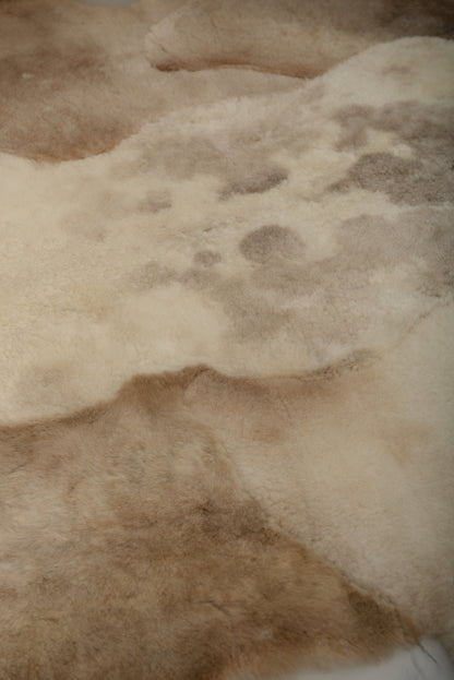 Mossi Sheepskin Rug – 6 Light Pelts