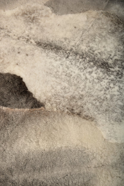 The Mossi rug in light gray