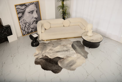 The Mossi rug in light gray