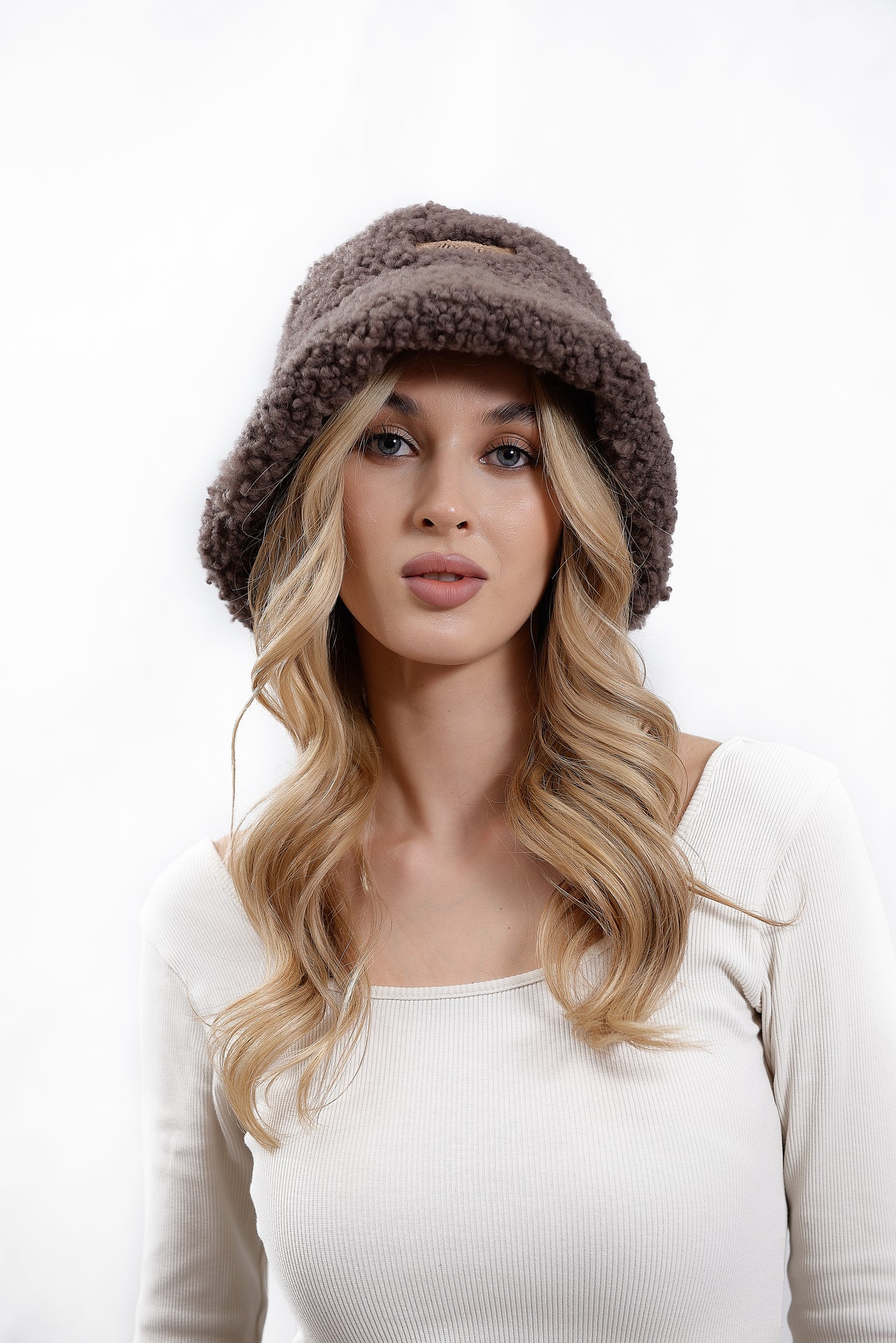 Real Sheepskin Shearling Winter Fur Bucket Hat for Women 