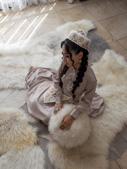 Mossy Sheepskin Rug in Mokko — Natural Elegance with Character