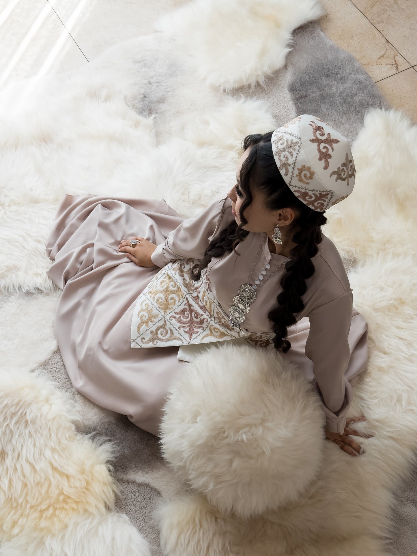 Mossy Sheepskin Rug in Mokko — Natural Elegance with Character