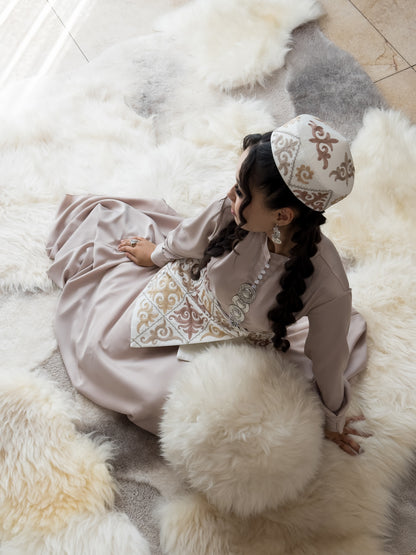 Mossy Sheepskin Rug in Mokko — Natural Elegance with Character