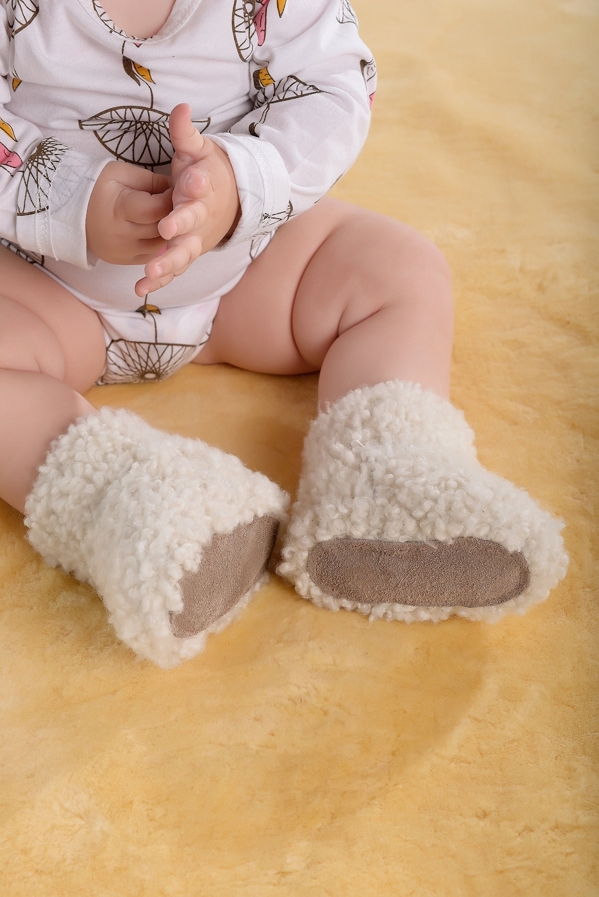 Real Sheepskin Baby Boots 0-18 months Unisex-Child Baby Winter Shoes in White Color