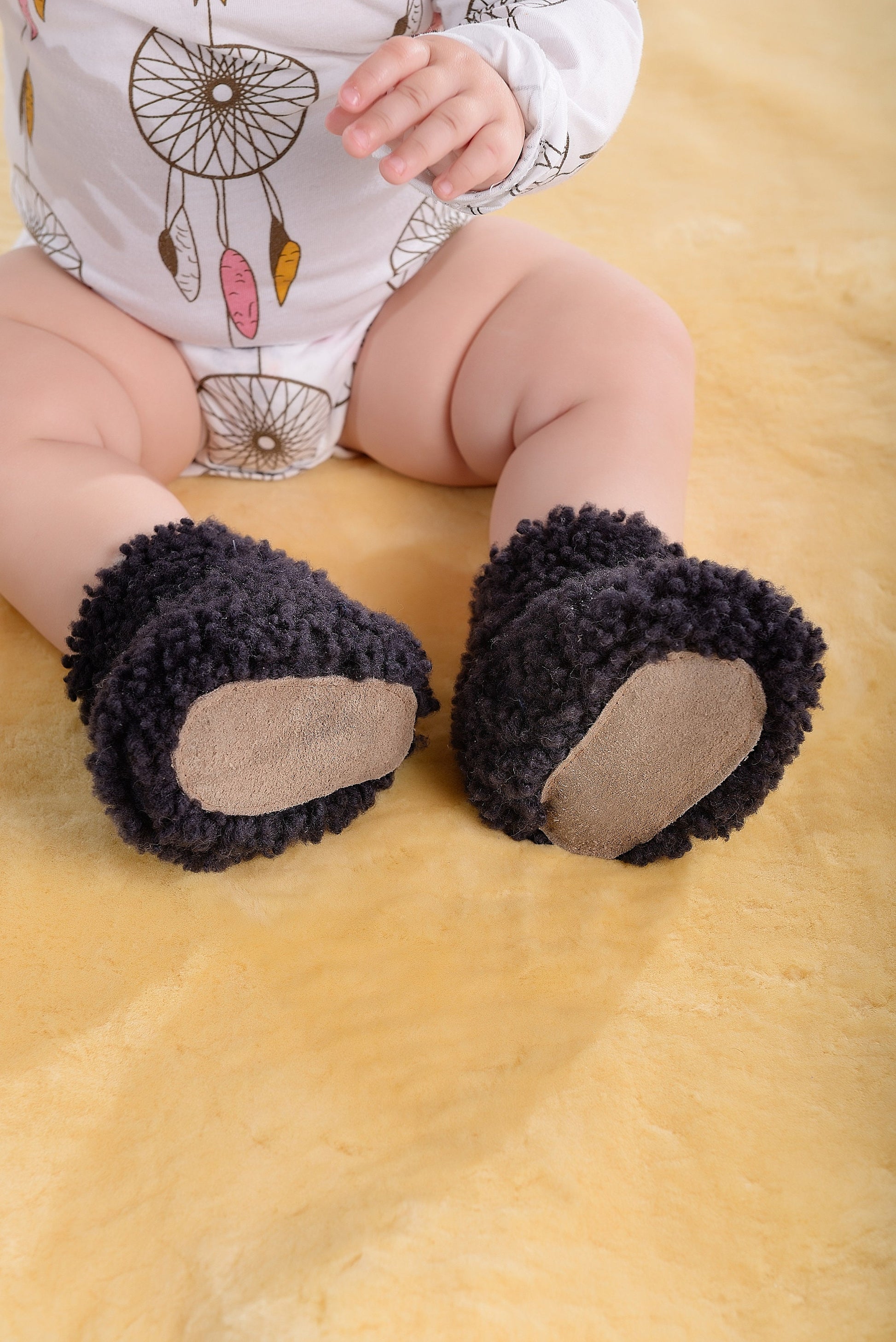 Real Sheepskin Baby Boots 0-18 months Unisex-Child Baby Winter Shoes in Aubergine Color