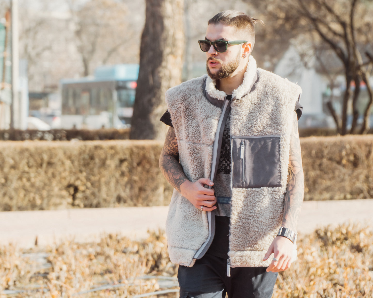 Soft Beige Sheepskin Vest, Collar-Exposed Wool Seams, Lightweight And Warm Sleeveless Jacket,Sustainable Clothing,Zipper Closure And Pockets