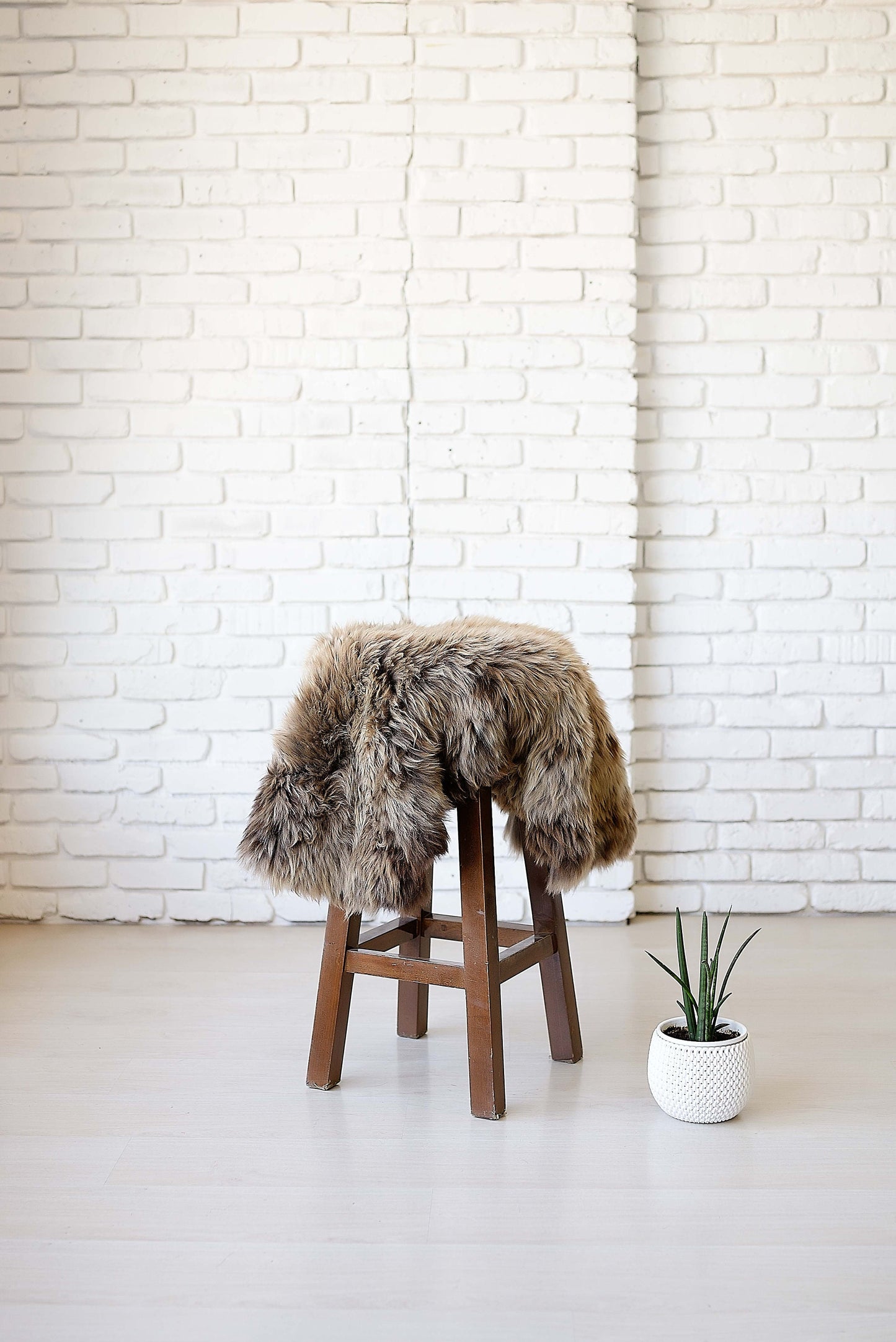 Natural Sheepskin Rug, Shaggy Chair Throw, Home Area Rug , Natural Soft Sheepskin Floor Covering , Cozy and Soft